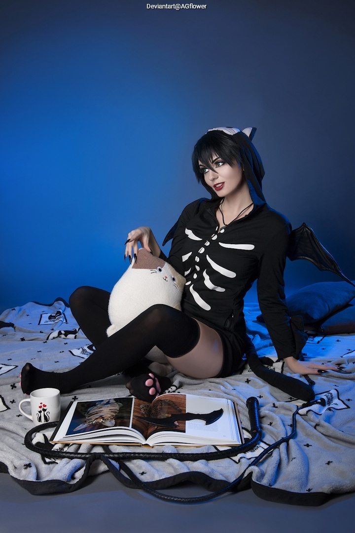 Batman - Catwoman (Selina Kyle) (Halloween) Cosplay full body character photo