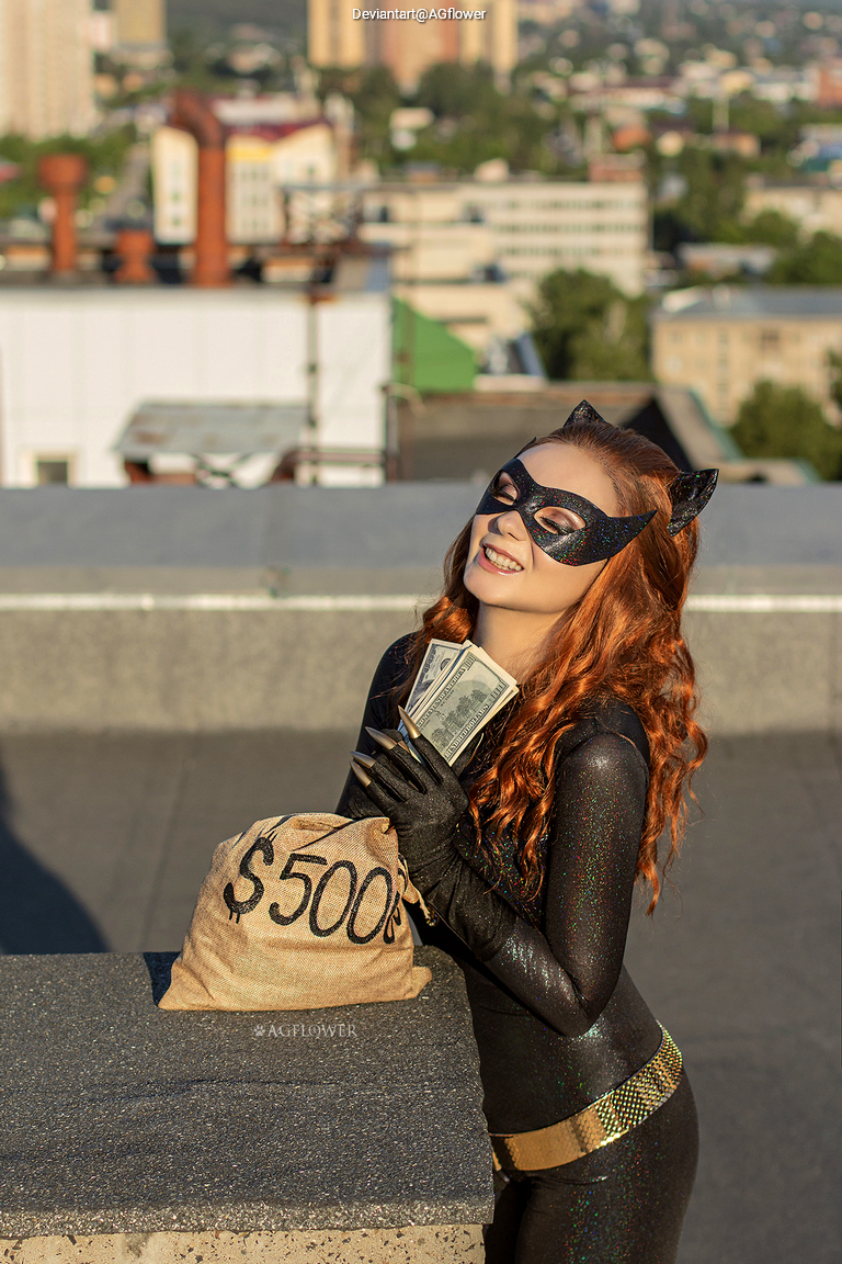 Batman - Catwoman (Selina Kyle) Cosplay full body character photo