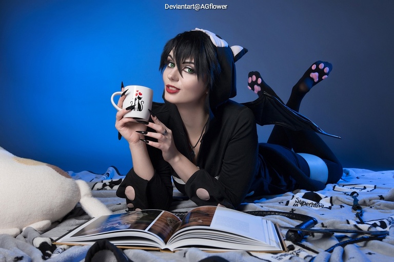 Batman - Catwoman (Selina Kyle) (Halloween) Cosplay full body portrait