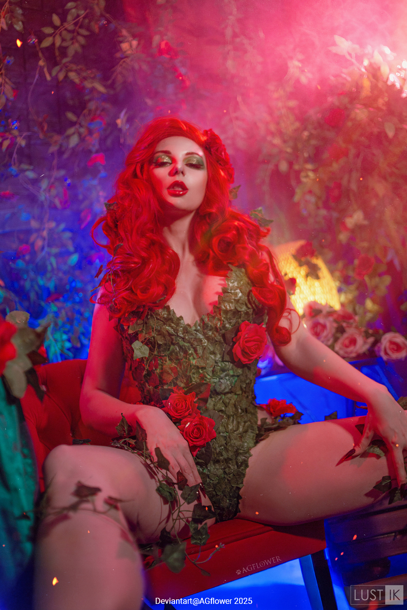 Batman - Pamela Lillian Isley (Poison Ivy) (The Mistress of Plants) Cosplay full body portrait