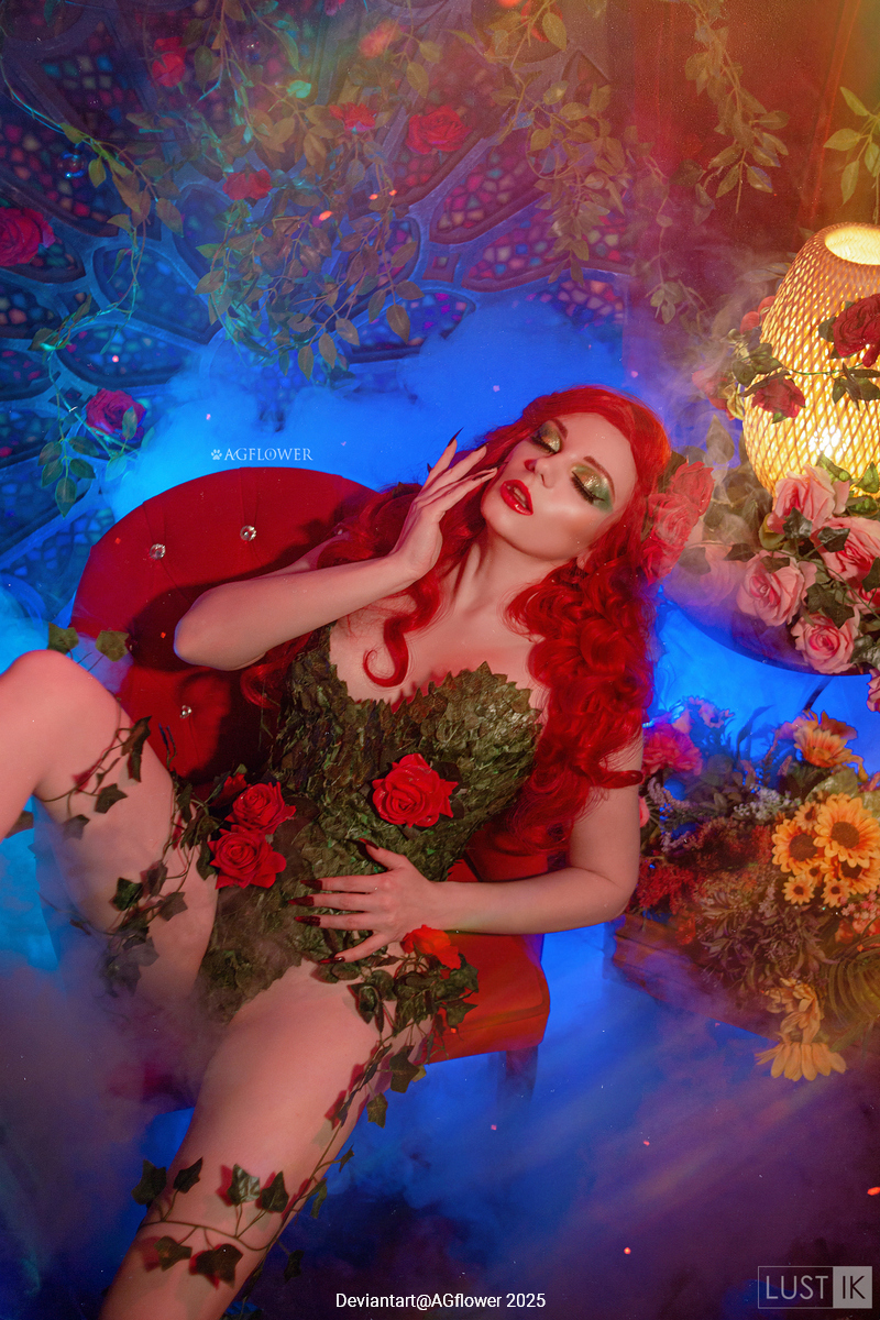 Batman - Pamela Lillian Isley (Poison Ivy) (The Mistress of Plants) Cosplay character costume portrait