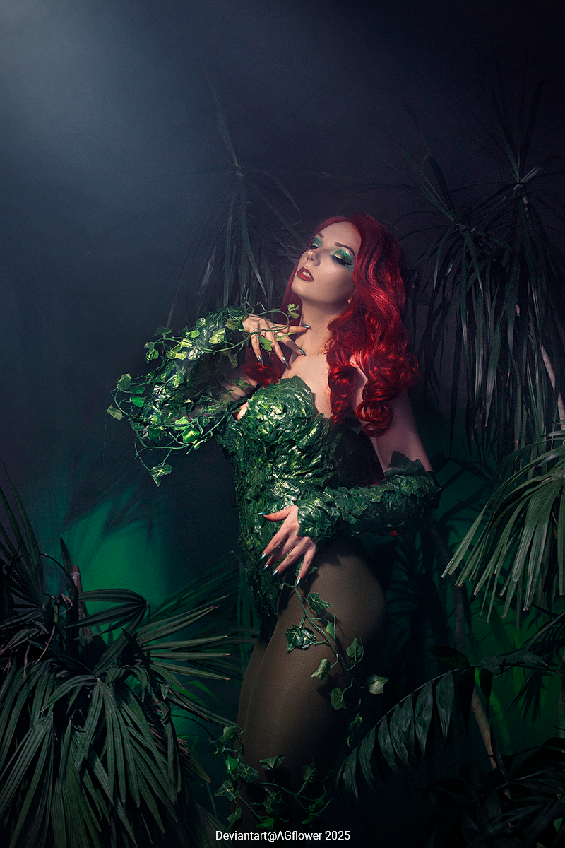 Batman - Pamela Lillian Isley (Poison Ivy) (The Mistress of Plants) Cosplay character costume portrait