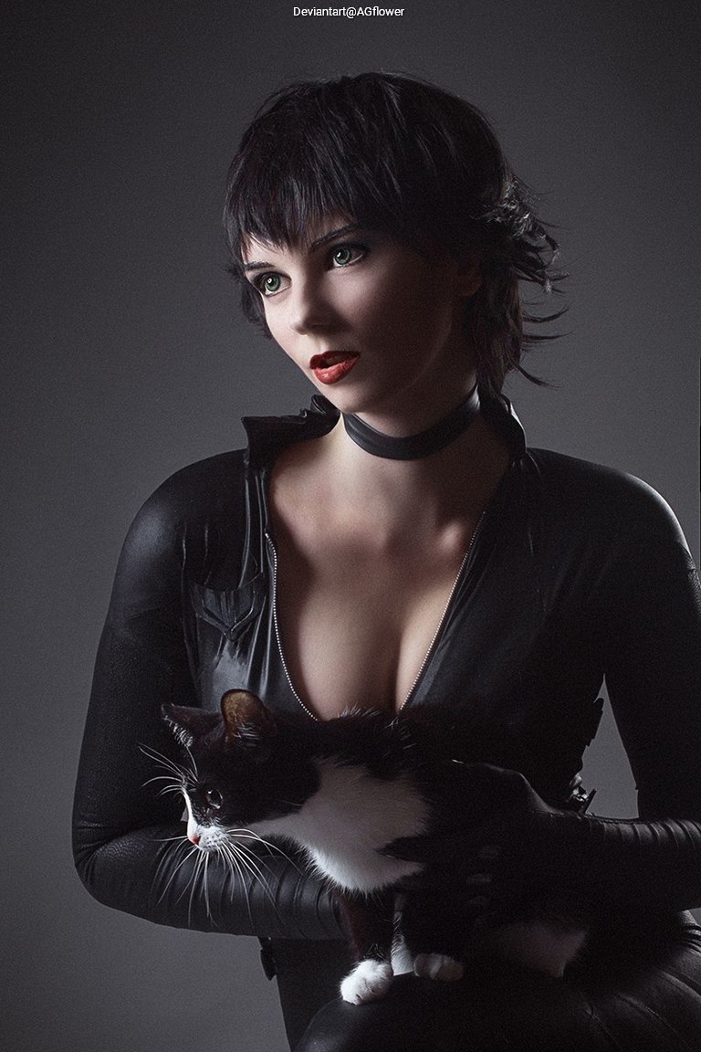 Batman Returns - Catwoman (Selina Kyle) Cosplay full length photo