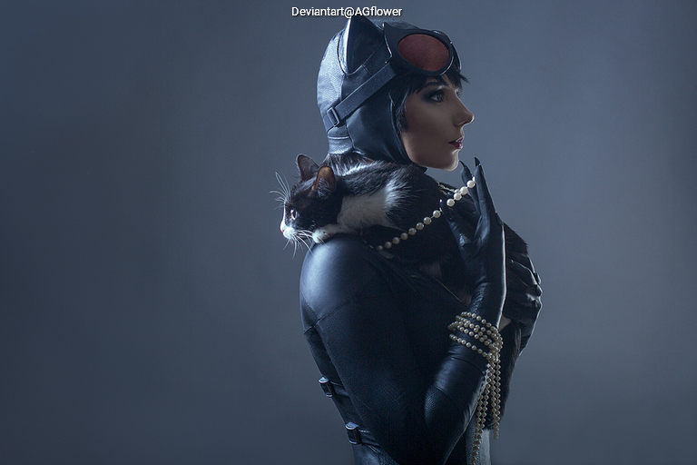 Batman Returns - Catwoman (Selina Kyle) Cosplay full body character photo