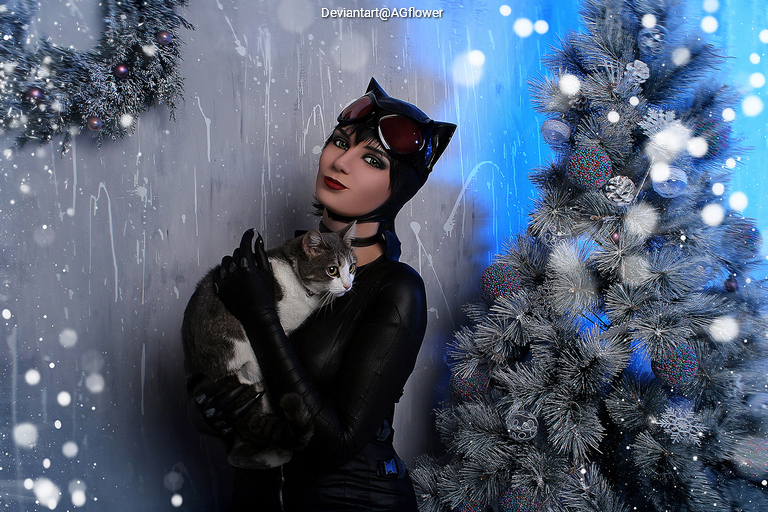 Batman Returns - Catwoman (Selina Kyle) Cosplay full length character portrait