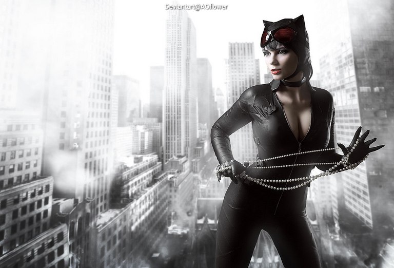 Batman Returns - Catwoman (Selina Kyle) Cosplay full length photo