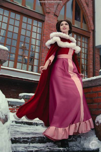 Beauty and the Beast - Belle (Christmas) Cosplay