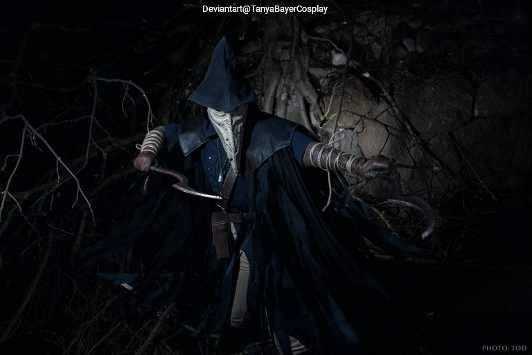 Bloodborne - Eileen the Crow Cosplay full body portrait