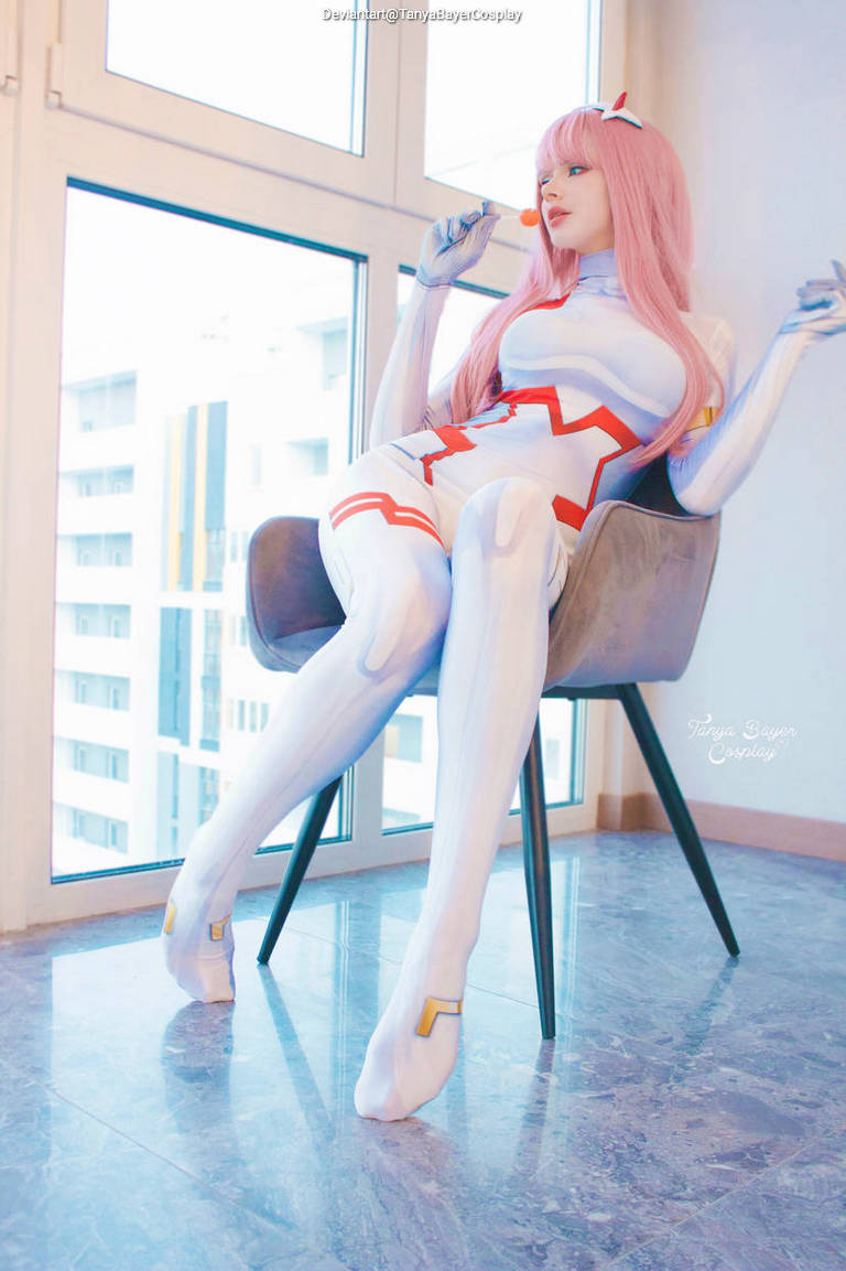 DARLING in the FRANXX - Zero Two (Partner Killer) Cosplay full body portrait