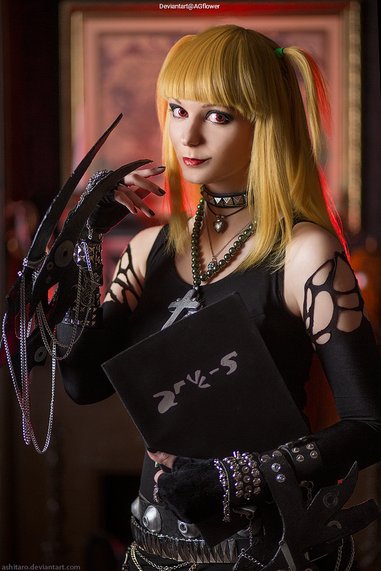 Death Note - Misa Amane (Misa Misa) Cosplay full body portrait