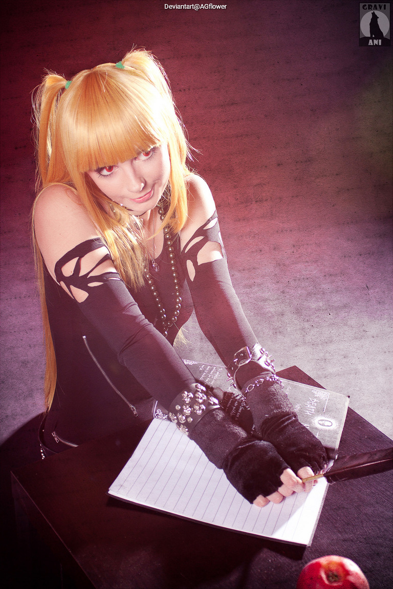 Death Note - Misa Amane (Misa Misa) Cosplay full body portrait
