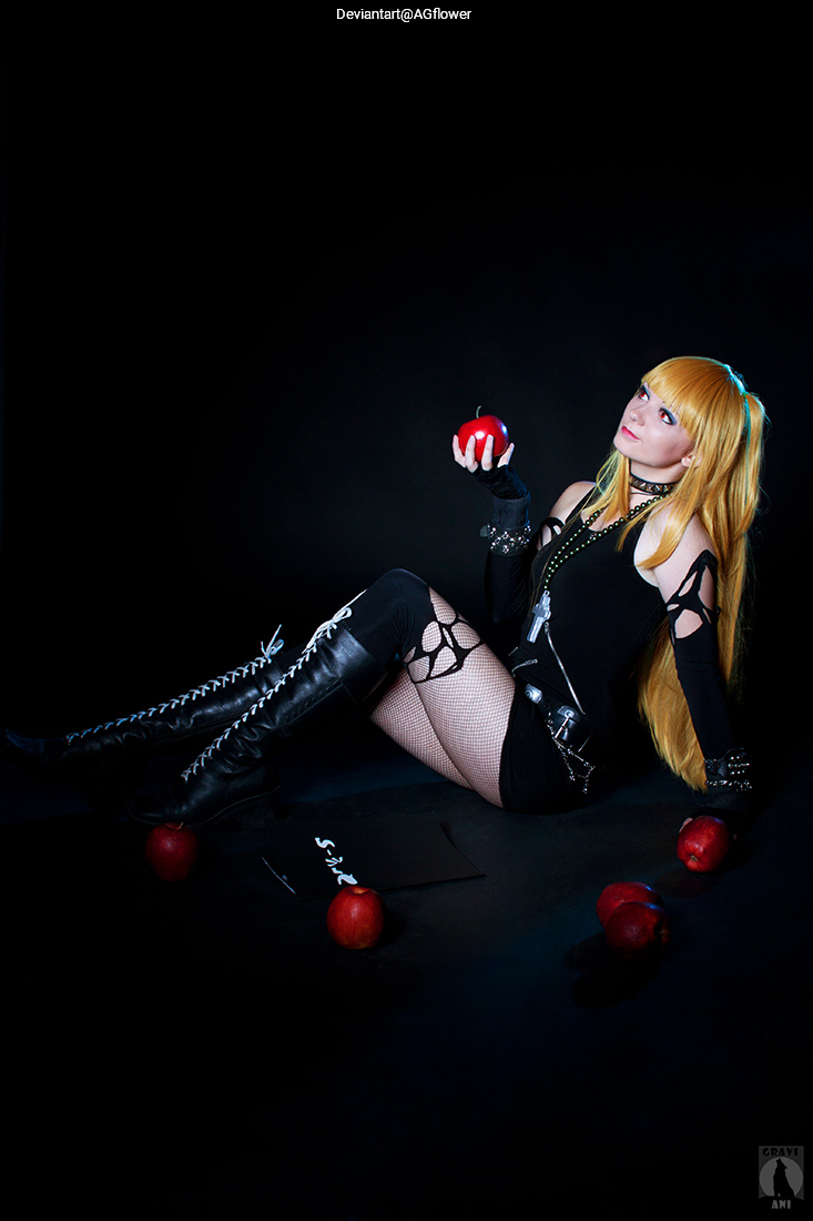 Death Note - Misa Amane (Misa Misa) Cosplay full length photo