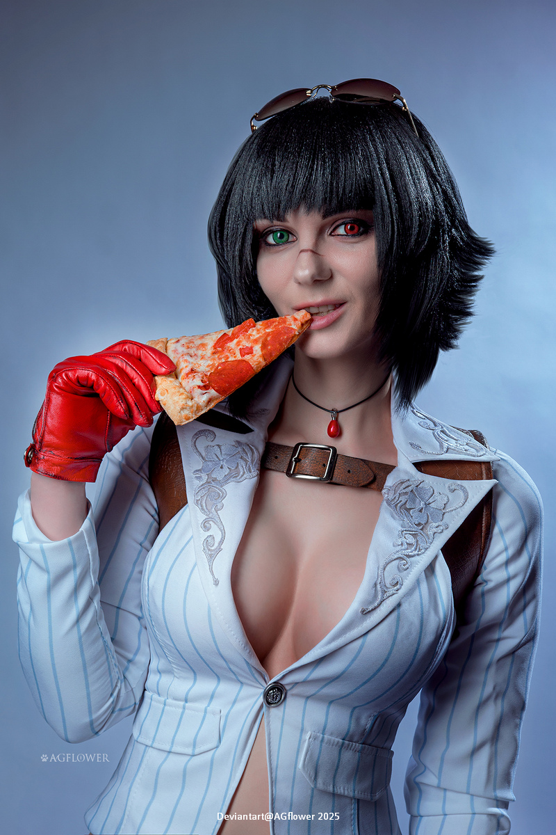 Devil May Cry 5 - Mary (Lady) (The Walking Arsenal) Cosplay full length photo