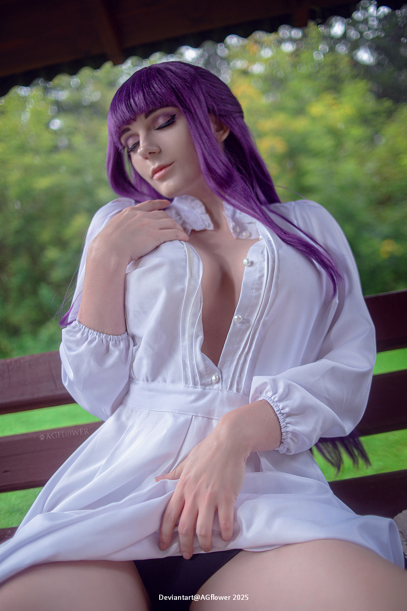 Frieren - Beyond Journeys End - Fern (First-Class Mage) Cosplay character costume portrait