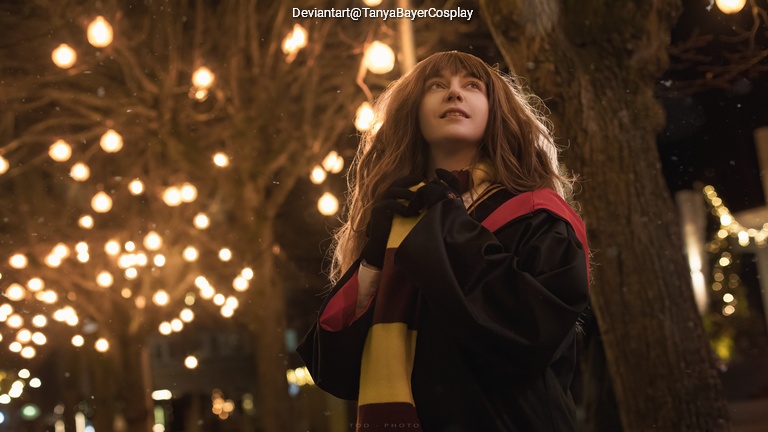 Harry Potter - Hermione Granger Cosplay full body portrait photography
