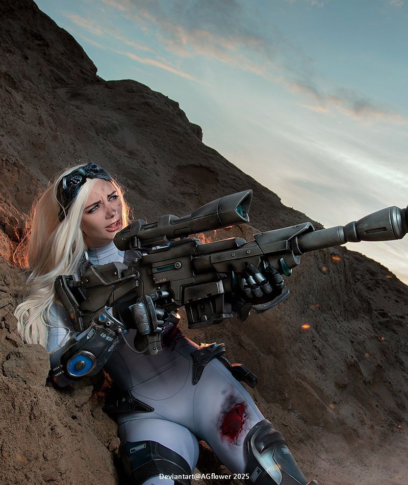 Heroes of the Storm - Nova (Sarah Kerrigan) (Dominion Ghost) Cosplay full length photo