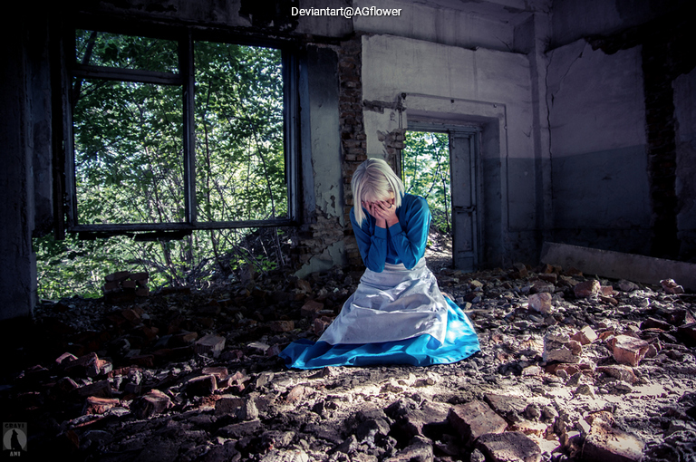 Howls Moving Castle - Sophie Hatter (Witch of the East) Cosplay full body character photo