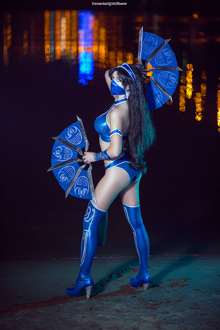 Mortal Kombat - Remake - Kitana Cosplay character costume portrait