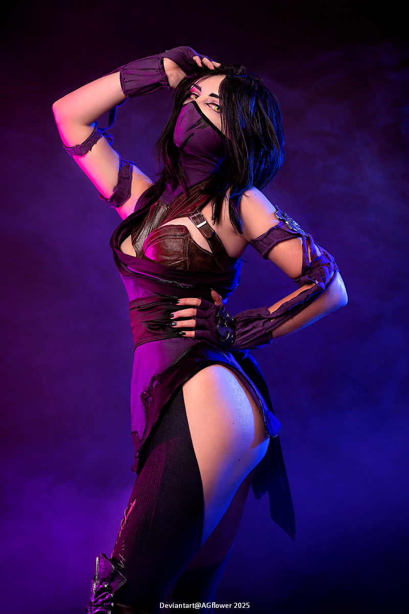 Mortal Kombat - Remake - Mileena (The Ravenous Clone) Cosplay full length photo
