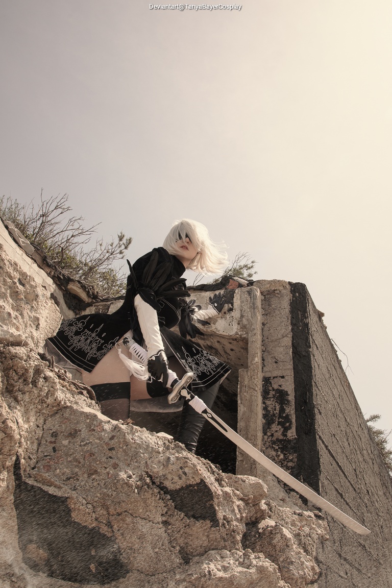 NieR AutomatA - 2B (YoRHa No.2 Type-B) Cosplay full length photo