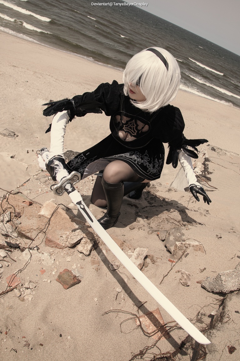 NieR AutomatA - 2B (YoRHa No.2 Type-B) Cosplay full body portrait