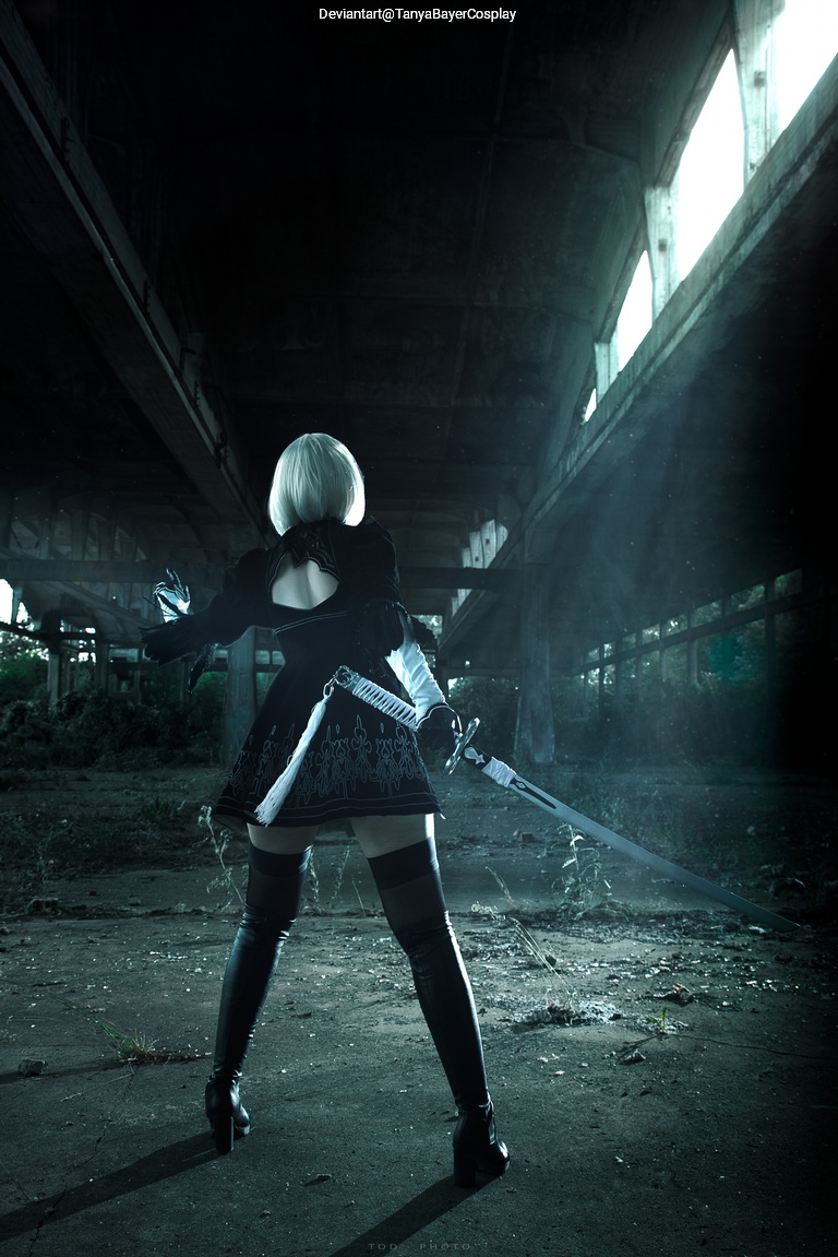 NieR AutomatA - 2B (YoRHa No.2 Type-B) Cosplay full body portrait