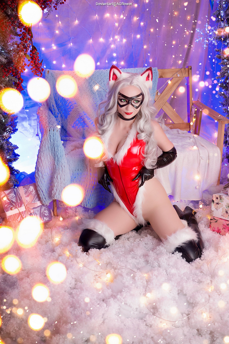Spider-Man - Felicia Hardy (Black Cat) (Christmas) Cosplay full body portrait