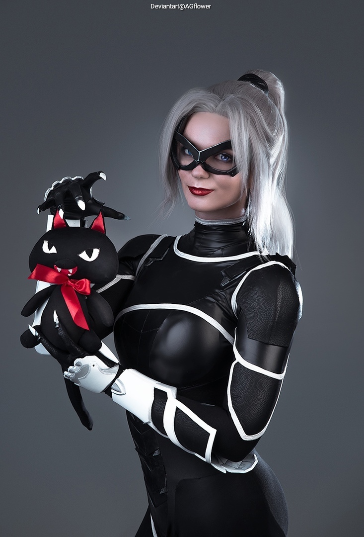 Spider-Man - Felicia Hardy (Black Cat) Cosplay full length photo