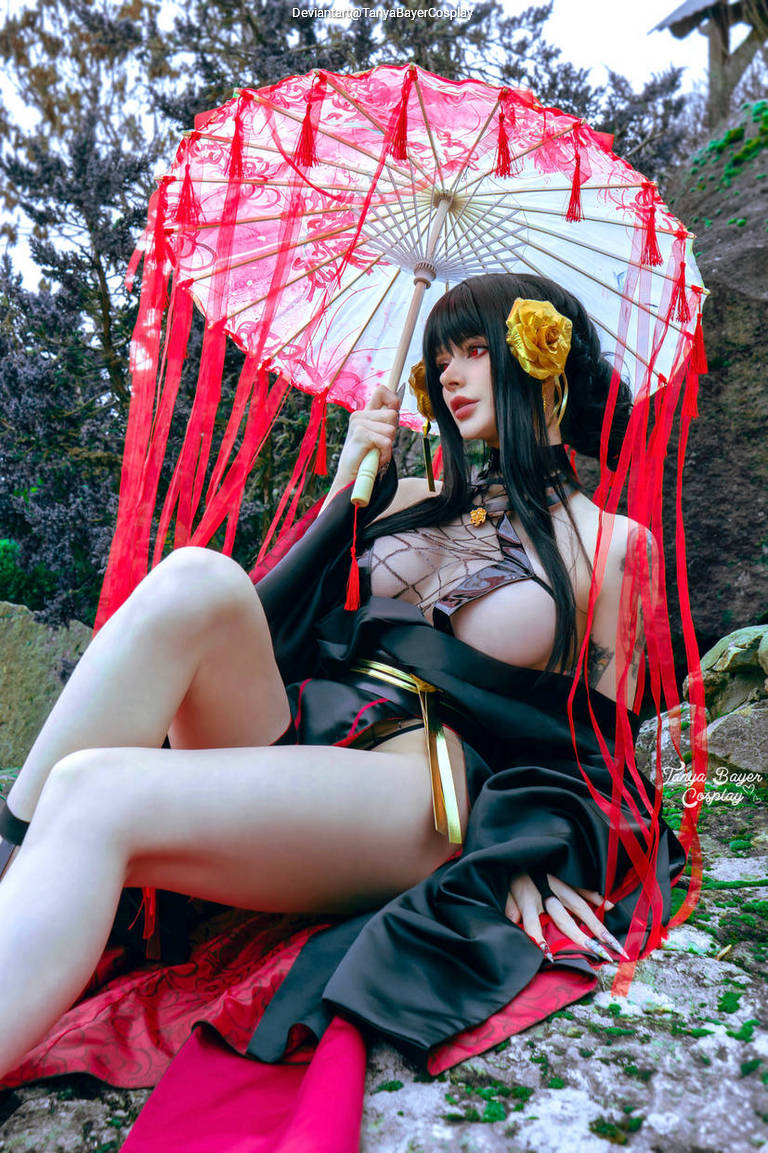 Spy &times; Family - Yor Forger (Thorn Princess) Cosplay - seductive vision