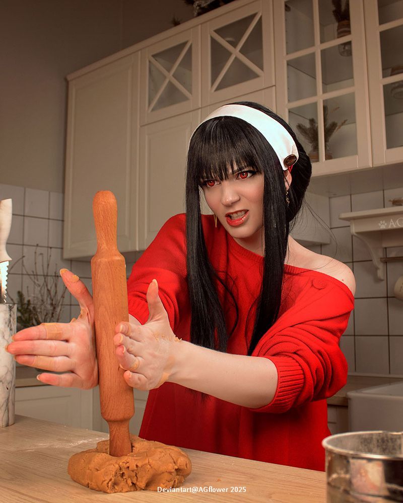 Spy &times; Family - Yor Forger (Thorn Princess) Cosplay - body photo