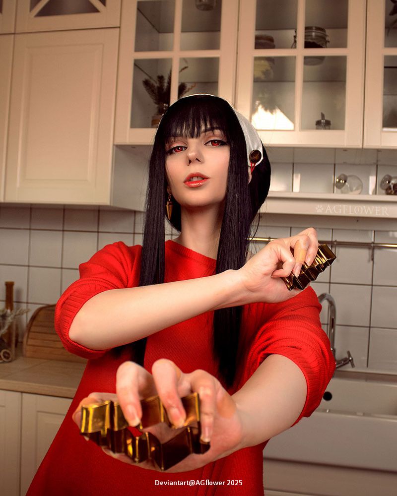 Spy &times; Family - Yor Forger (Thorn Princess) Cosplay - costume show