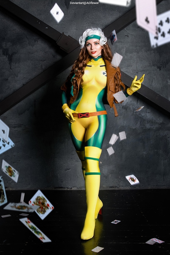 X-Men - Anna Marie (Rogue) (Earth-616) Cosplay full length photo