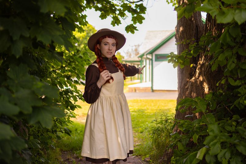 Anne Shirley - Anne Shirley Cosplay - full length character portrait