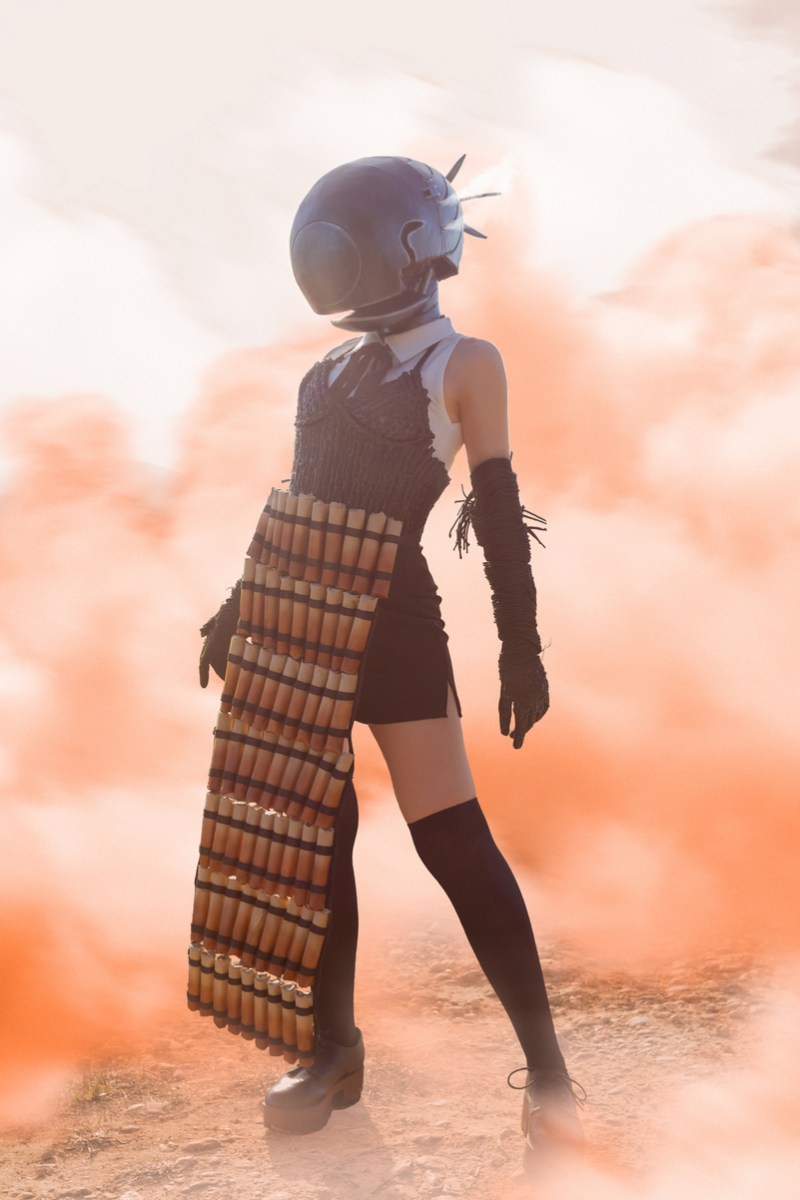Chainsaw Man - Reze (Bomb Devil) Cosplay full length photo