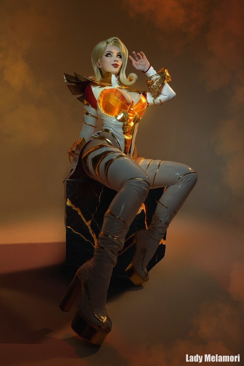 Clair Obscur Expedition 33 Lune Cosplay 6 1