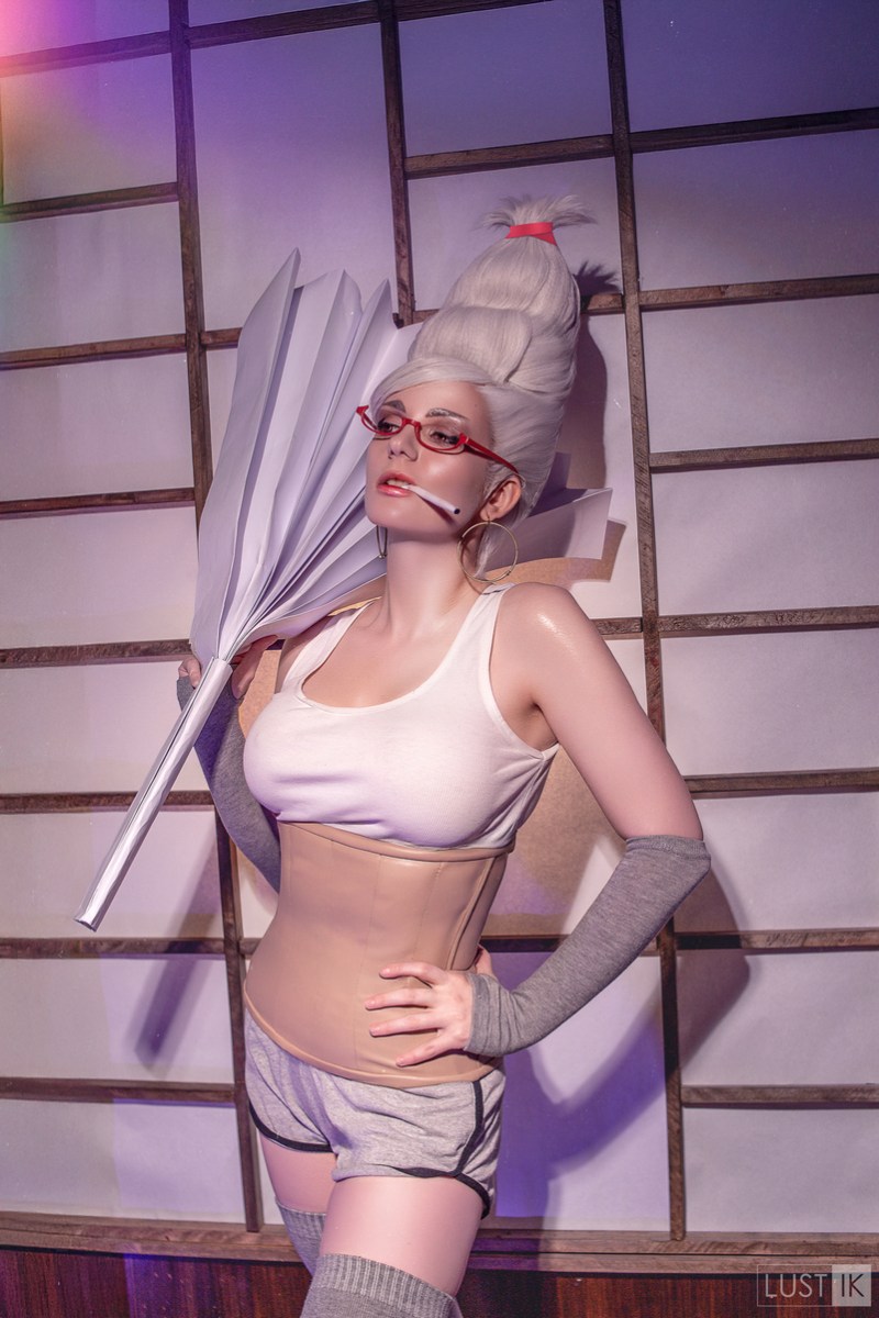 Dandadan - Seiko Ayase Cosplay full length photo