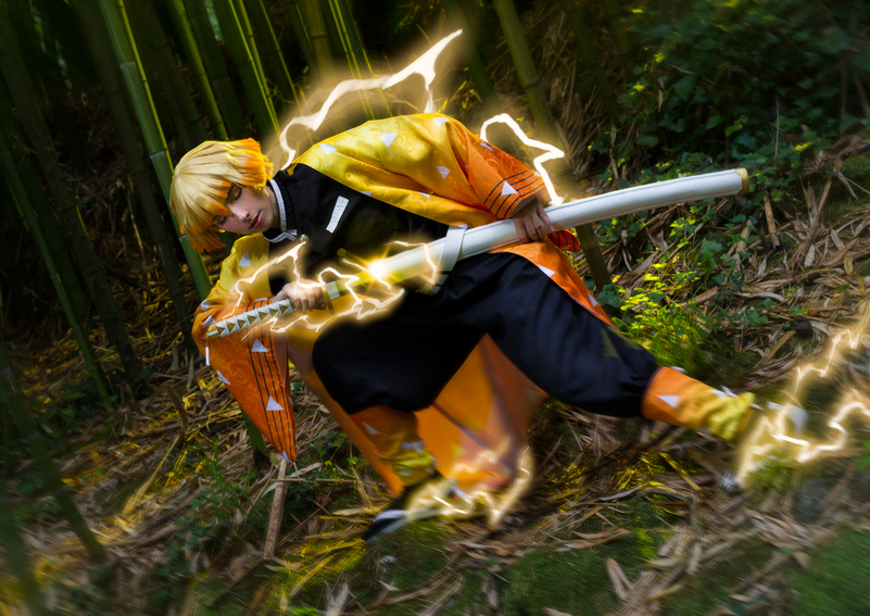 Demon Slayer - Zenitsu Agatsuma (Zenko) Cosplay full body portrait