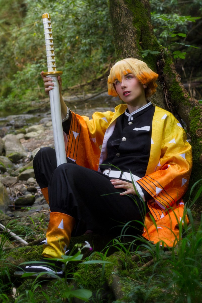 Demon Slayer - Zenitsu Agatsuma (Zenko) Cosplay full body character photo