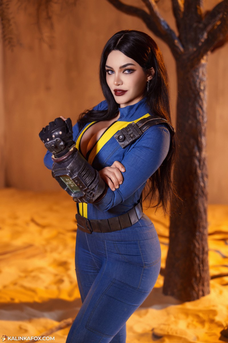 Fallout - Vault Dweller (Female) Cosplay full length photo