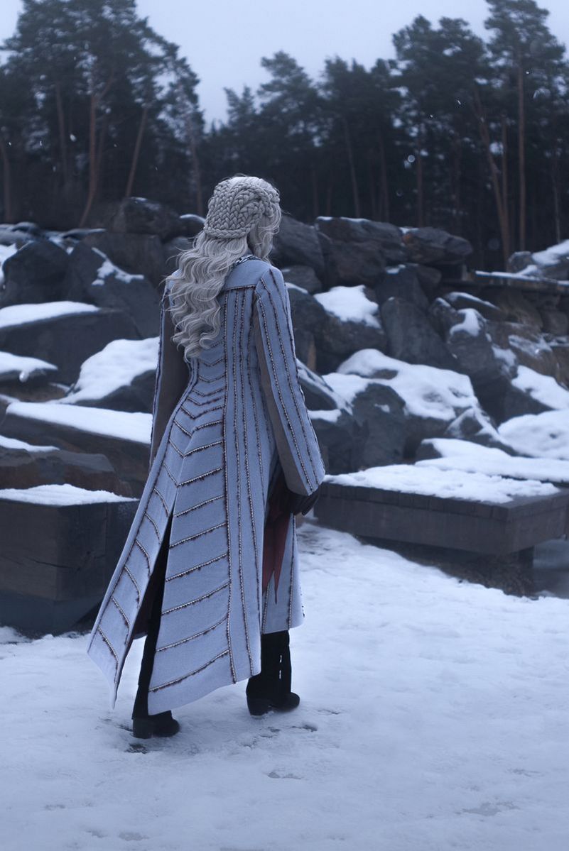 Game of Thrones - Daenerys Targaryen Cosplay full body portrait