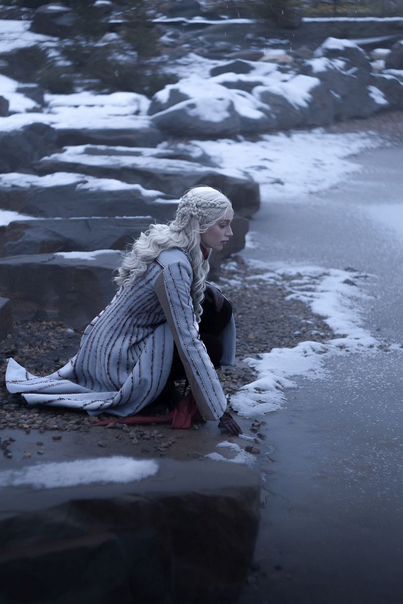 Game of Thrones - Daenerys Targaryen Cosplay full length photo