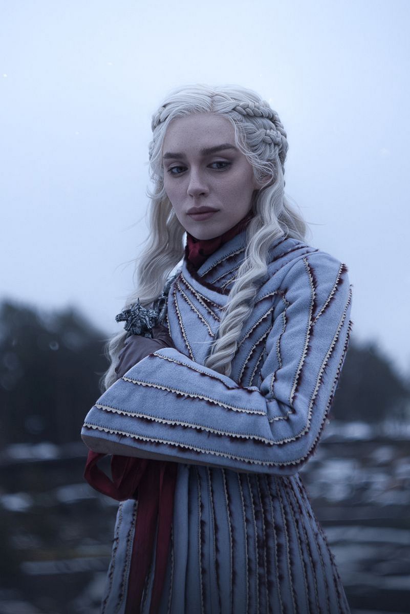 Game of Thrones - Daenerys Targaryen Cosplay full body character photo