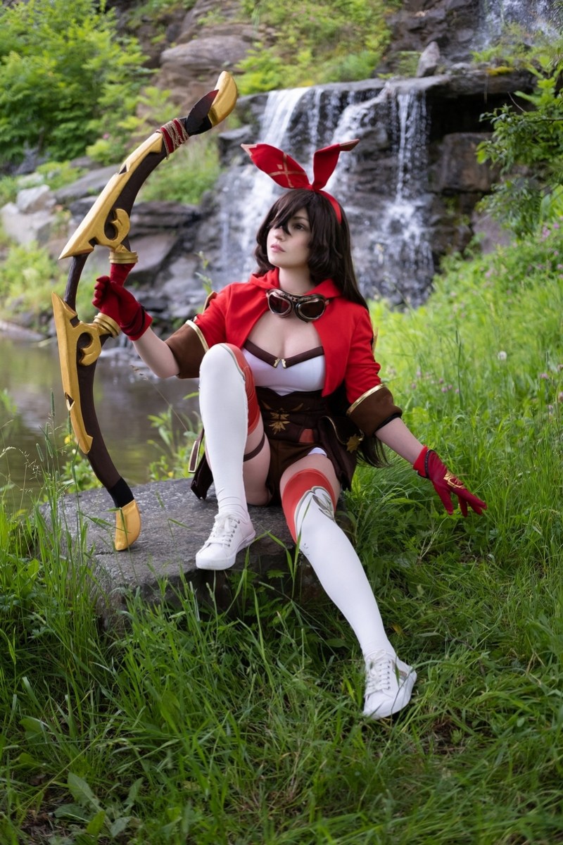 Genshin Impact - Amber Cosplay full body character photo