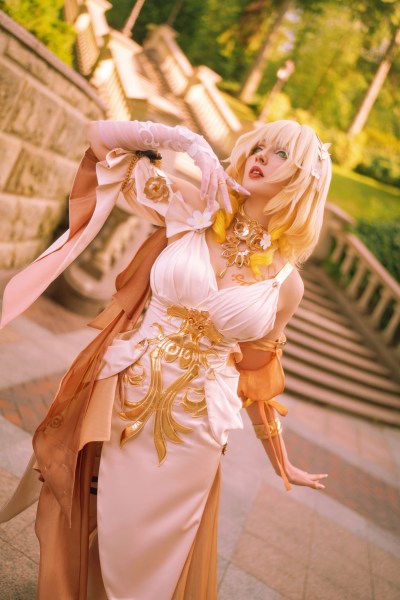 Honkai - Star Rail - Aglaea Cosplay