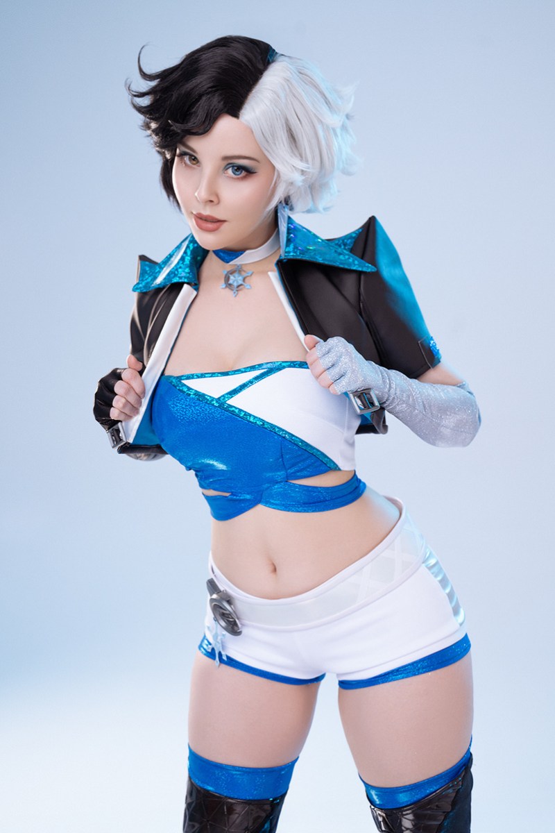 Marvel Rivals - Seol Hee (Luna Snow) Cosplay full length photo