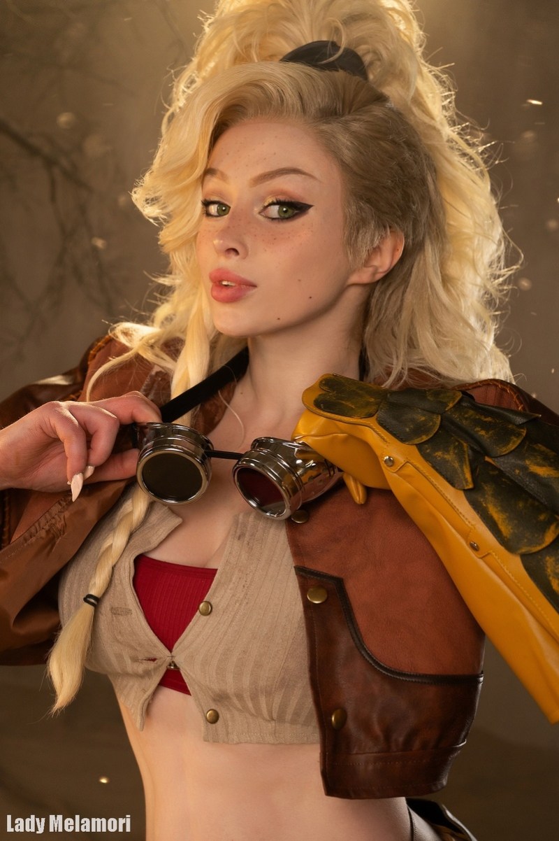Monster Hunter Wilds - Gemma (Little Miss Forge) Cosplay full length photo