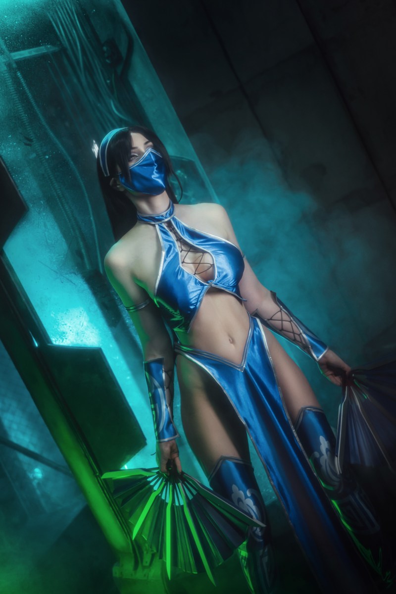 Mortal Kombat - Remake - Kitana Cosplay - elegant character representation