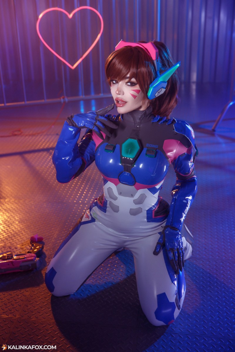 Overwatch - D.VA (Hana Song) Cosplay character costume portrait