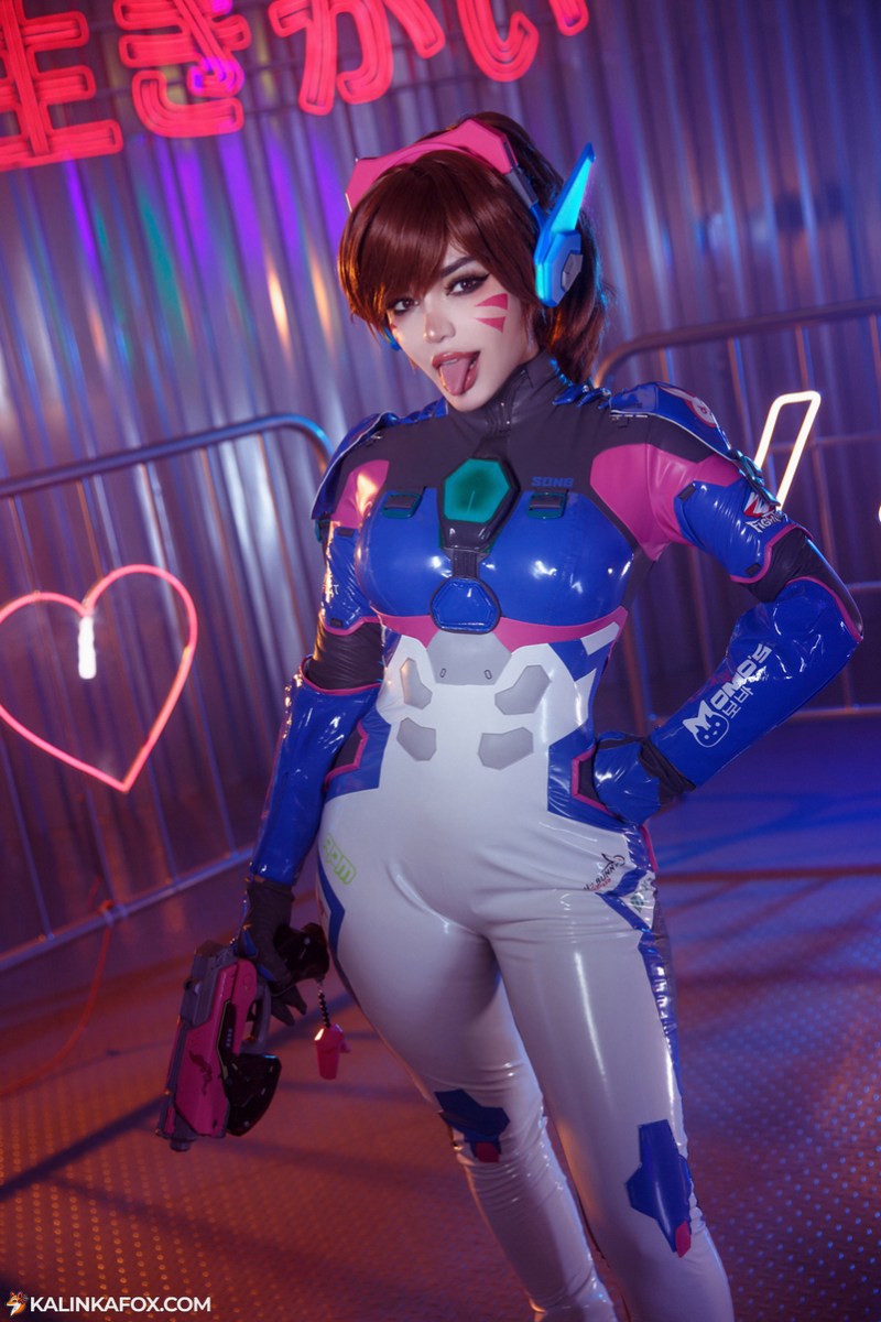 Overwatch - D.VA (Hana Song) Cosplay costume showcase portrait