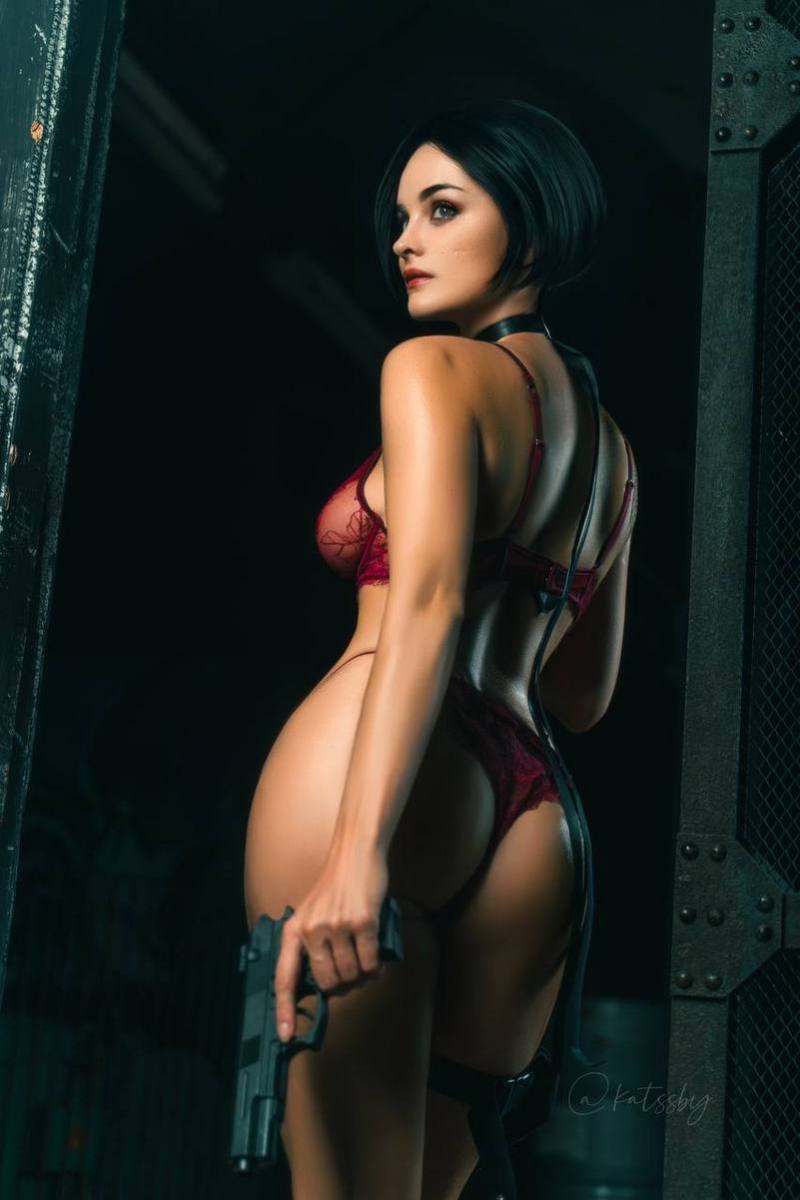 Resident Evil 4 - Ada Wong Cosplay full body portrait